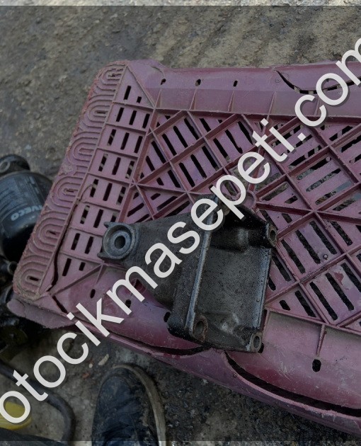 MERCEDES SPRİNTER W901 208 D MOTOR KULAĞI 6012233504