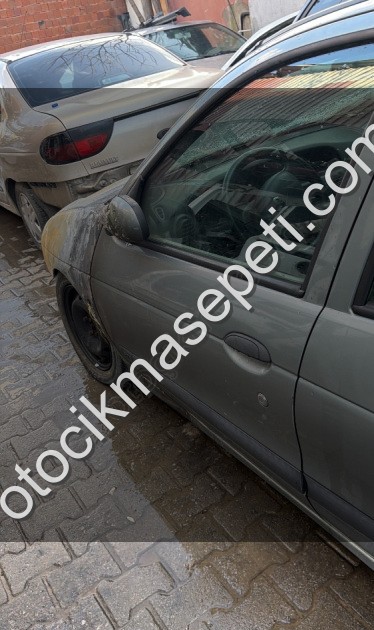 Renault Megane bir sol ön kapı gri