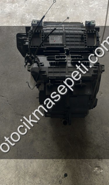 Dacia sandero 2 kalorifer kutusu 272701569R