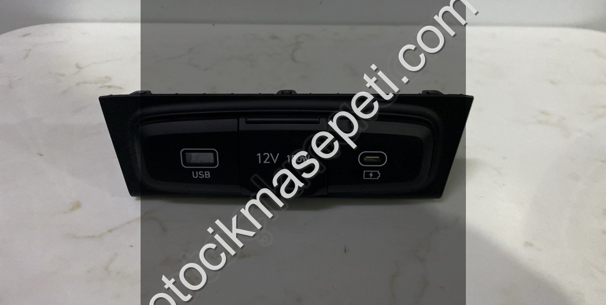 HYUNDAİ İ20/BAYON ŞARJ/ÇAMKAKLIK/USB GİRİŞ ÇERÇEVESİ 2021-2024