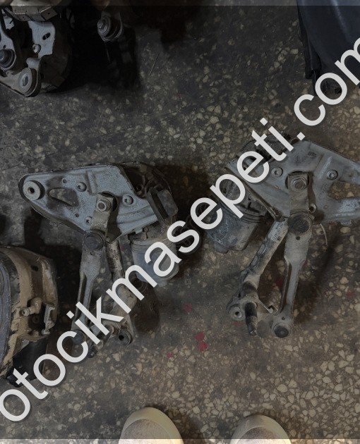 Citroën C4 picasso silecek motoru sağ sol