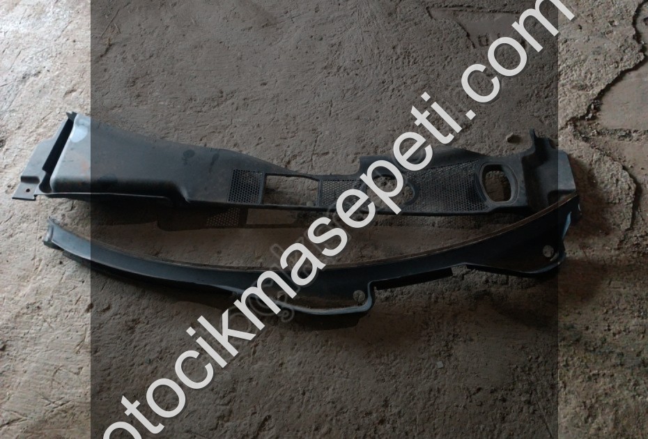 AUDİ A4 ön cam ızgarası