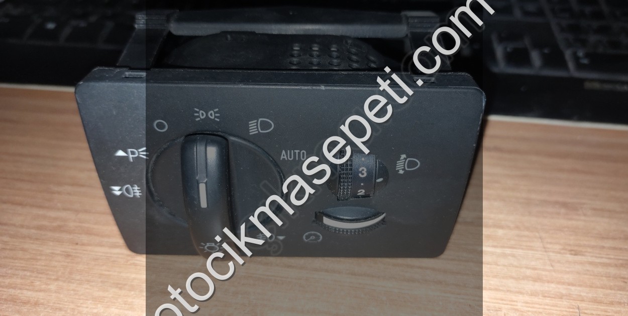 Ford Focus ışık kontrol unitesi 498610