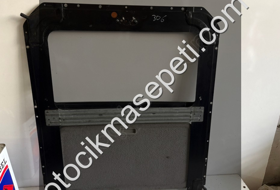 PEUGEOT 306 SUNROOF  ŞASESİ VE PERDESİ AYAĞIN BİRİ KIRIK