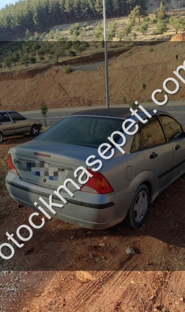 Focus 1 arka cam sedan