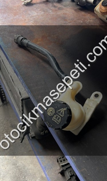 Ford Fiesta hidrolik yağ bidonu