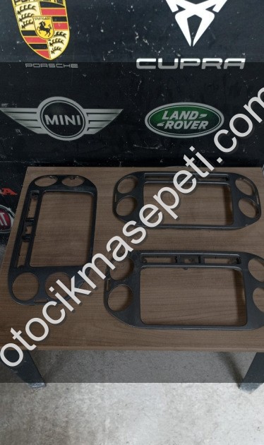 5N0858071 VW TİGUAN TEYP ÇERÇEVESİ