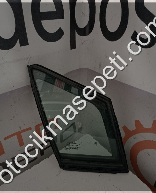 Toyota Auris 2012 Model Sağ Ön Kelebek Camı Orjinal Çıkma