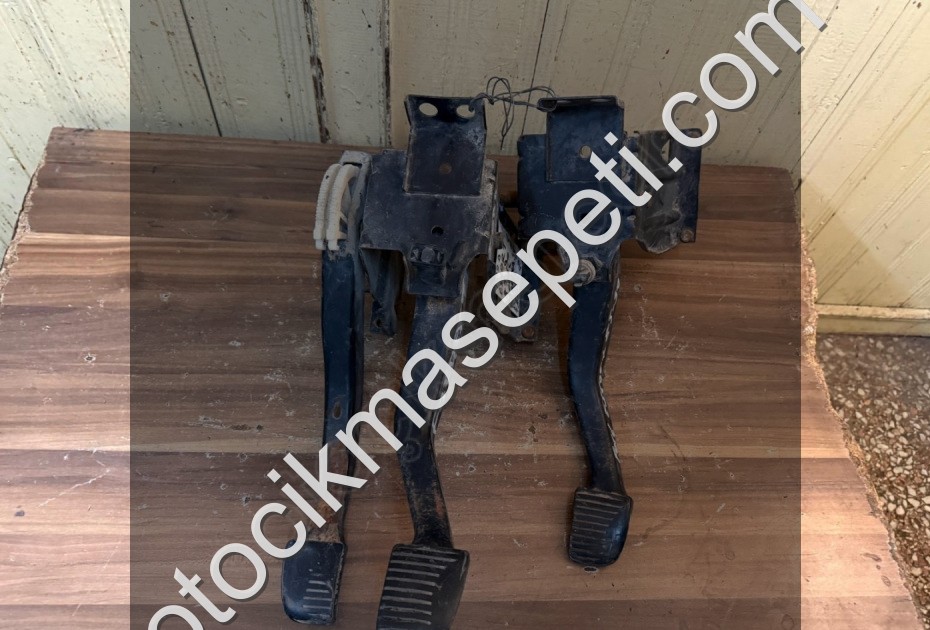 FORD ESCORT DEBRİYAJ PEDALI 1985-1990 MODEL ORJİNAL ÇIKMA TEMİZ