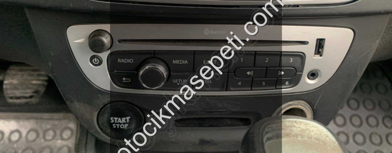 RENAULT FLUENCE ORİJİNAL SÖKME TEYP RENKAY OTO KOCAELİ