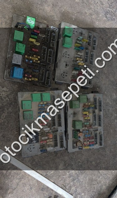 Pejo 405 sigorta kutusu