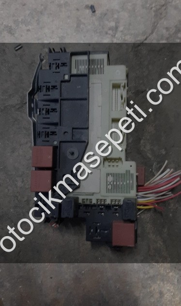 Renault clio 2 sigorta kutusu